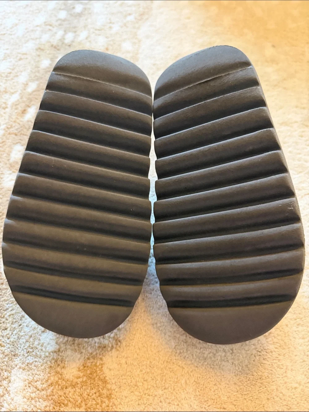 adidas x Yeezy Kids Slide Sandals in Charcoal
